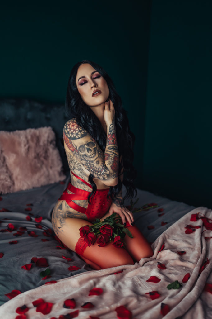 young-woman-on-bed-with-roses-red-lingerie
